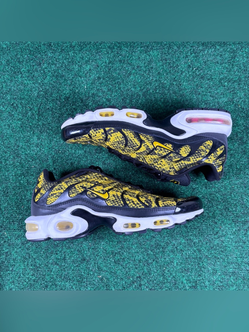 Nike Air Max Plus TN Womens Size 8.5 Shoes Yellow Snakeskin
